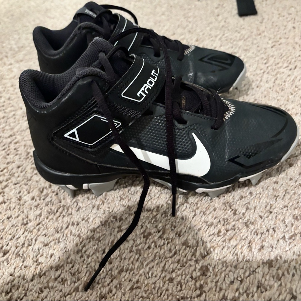 Nike Black and White Mid-Top Sneakers with Velcro Strap